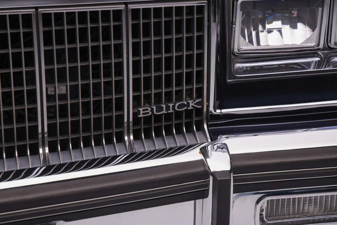 1990 Buick LeSabre - Image 27 of 31