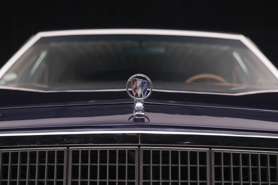 1990 Buick LeSabre - Image 28 of 31