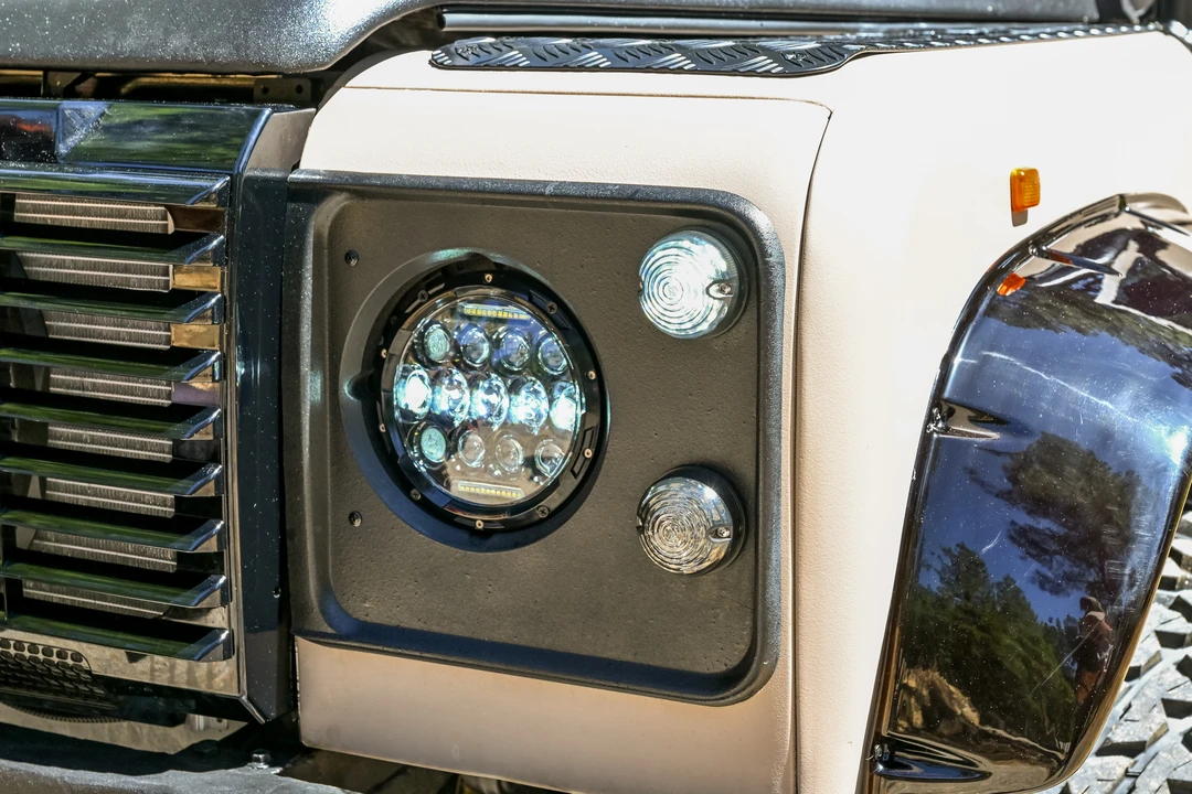 1994 Land Rover Defender 110 - Image 17 of 31