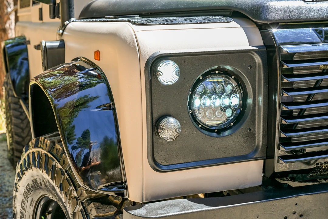 1994 Land Rover Defender 110 - Image 15 of 31