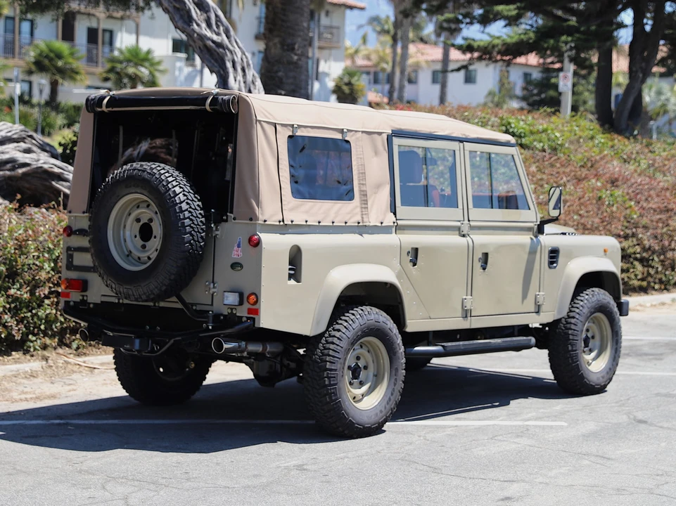 1995 Land Rover Defender 110 - Image 9 of 31