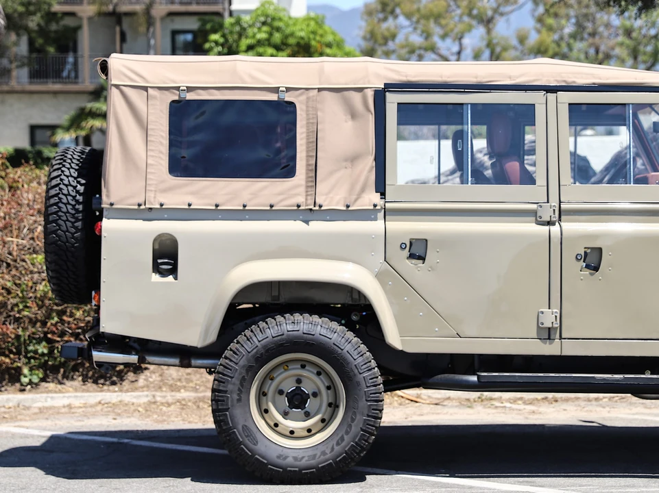 1995 Land Rover Defender 110 - Image 12 of 31