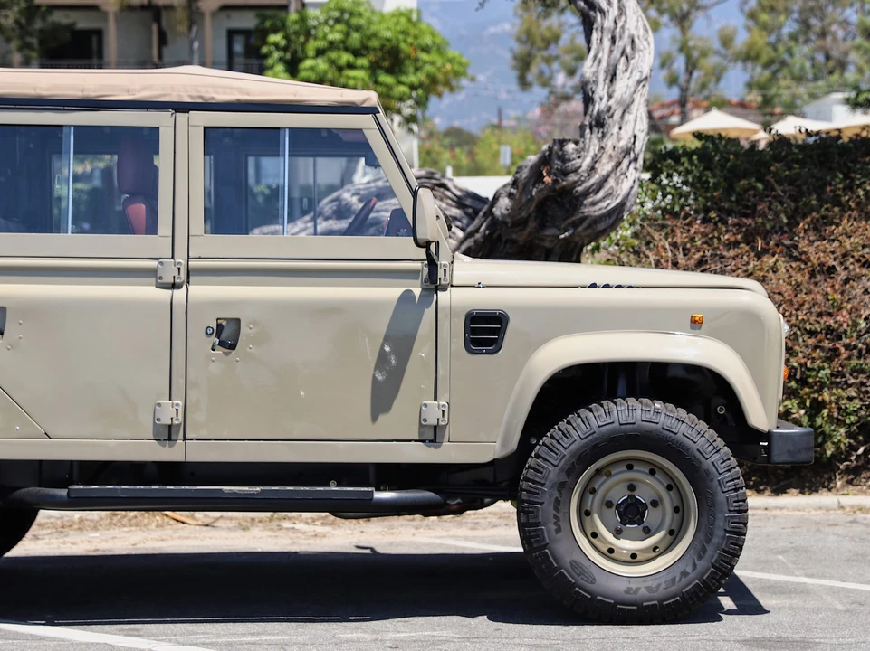1995 Land Rover Defender 110 - Image 11 of 31
