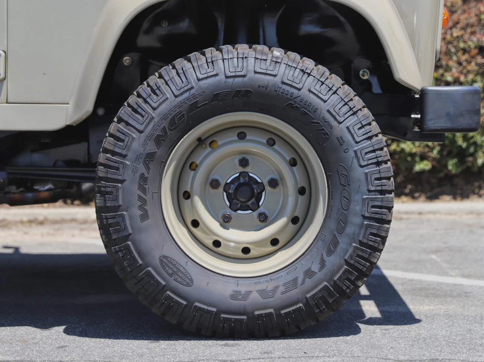 1995 Land Rover Defender 110 - Image 18 of 31