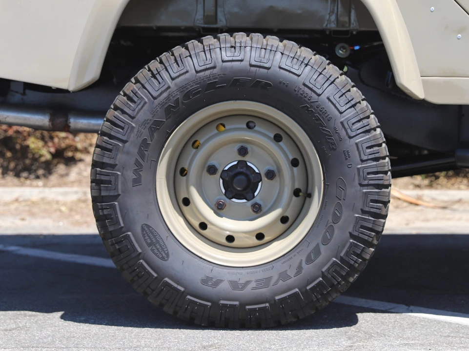 1995 Land Rover Defender 110 - Image 19 of 31