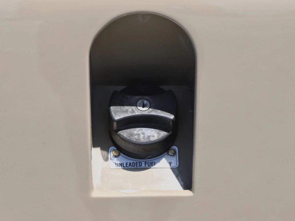 1995 Land Rover Defender 110 - Image 16 of 31