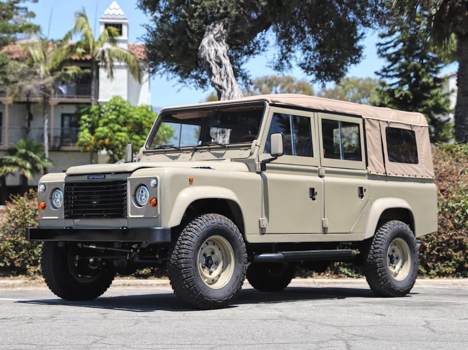1995 Land Rover Defender 110 - Image 2 of 31