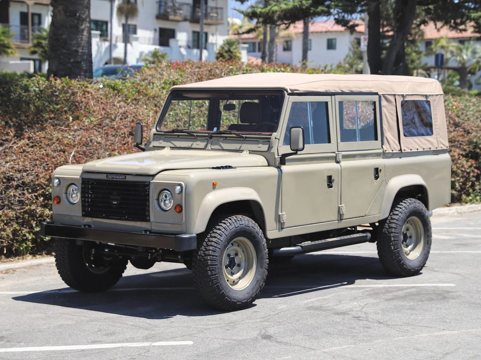 1995 Land Rover Defender 110 - Image 4 of 31