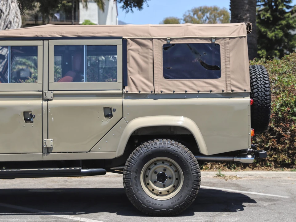 1995 Land Rover Defender 110 - Image 14 of 31