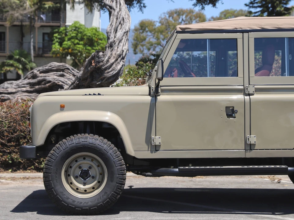 1995 Land Rover Defender 110 - Image 13 of 31