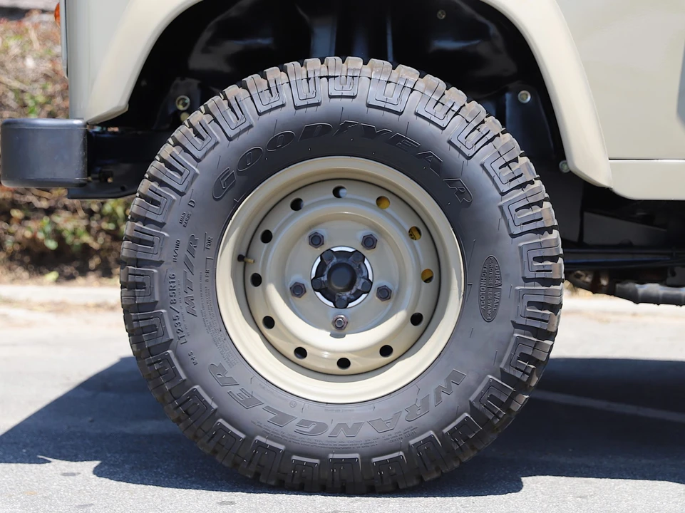 1995 Land Rover Defender 110 - Image 20 of 31