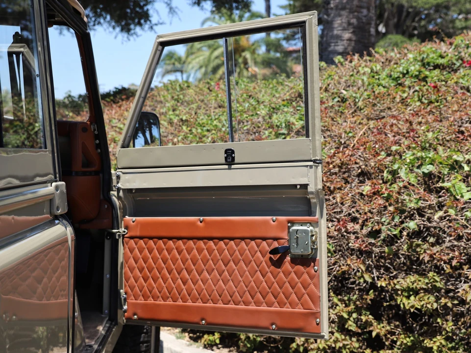 1995 Land Rover Defender 110 - Image 26 of 31