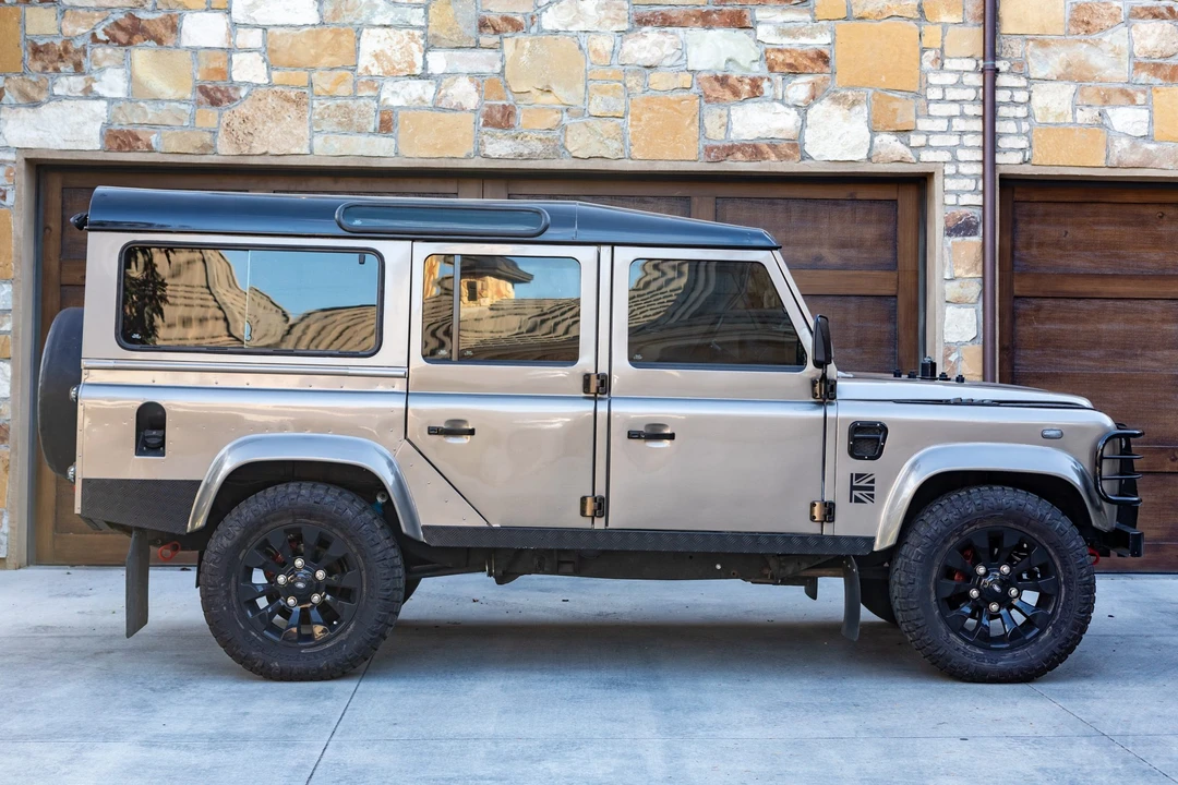 1995 Land Rover Defender 110 - Image 5 of 31