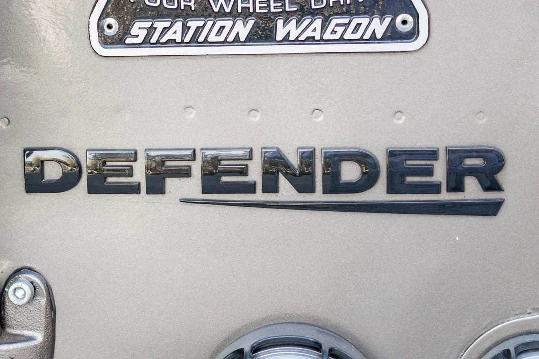 1995 Land Rover Defender 110 - Image 17 of 31