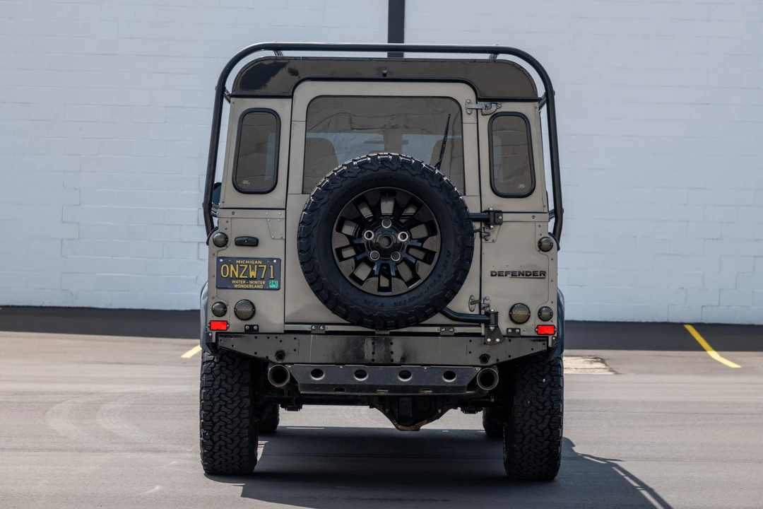 1995 Land Rover Defender 110 - Image 9 of 31