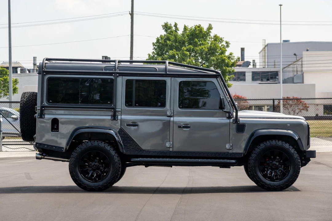 1995 Land Rover Defender 110 - Image 7 of 31