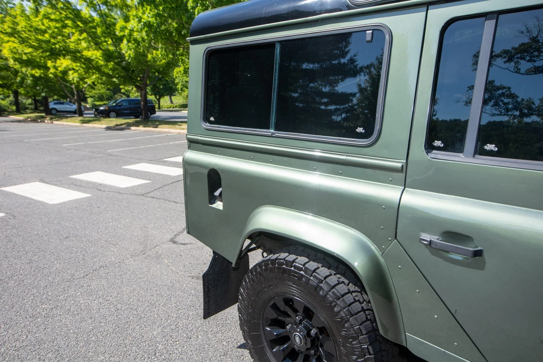 1997 Land Rover Defender 110 - Image 19 of 31