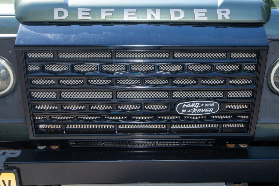 1997 Land Rover Defender 110 - Image 14 of 31