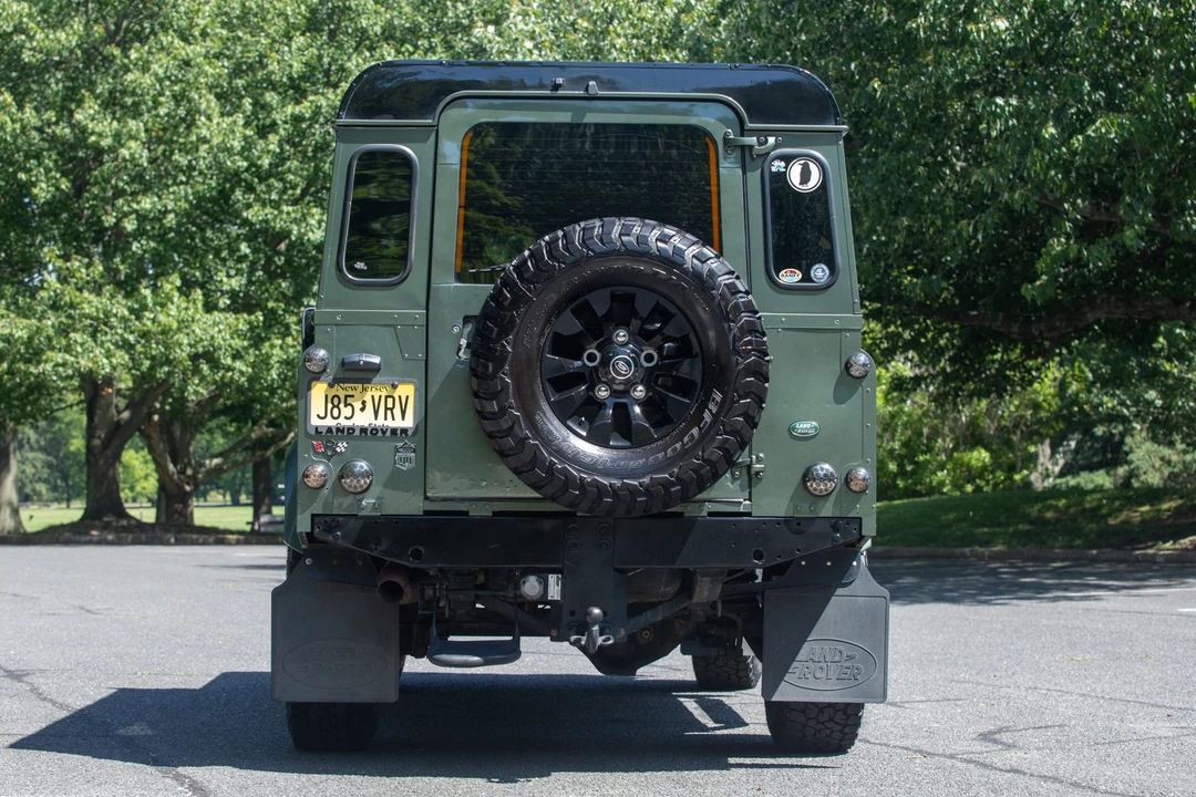 1997 Land Rover Defender 110 - Image 8 of 31