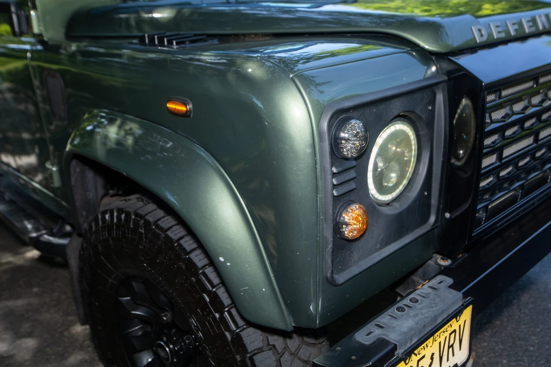 1997 Land Rover Defender 110 - Image 17 of 31