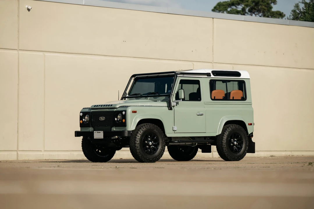 1997 Land Rover Defender 90 - Image 2 of 31