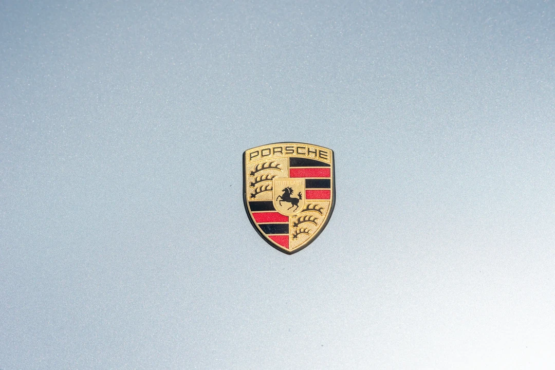 2001 Porsche 996 Carrera 4 - Image 16 of 31