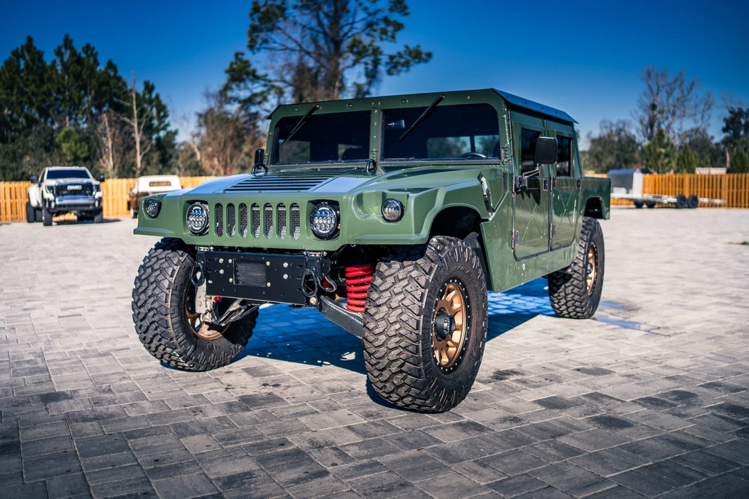 2002 Hummer HMMWV - Image 3 of 31