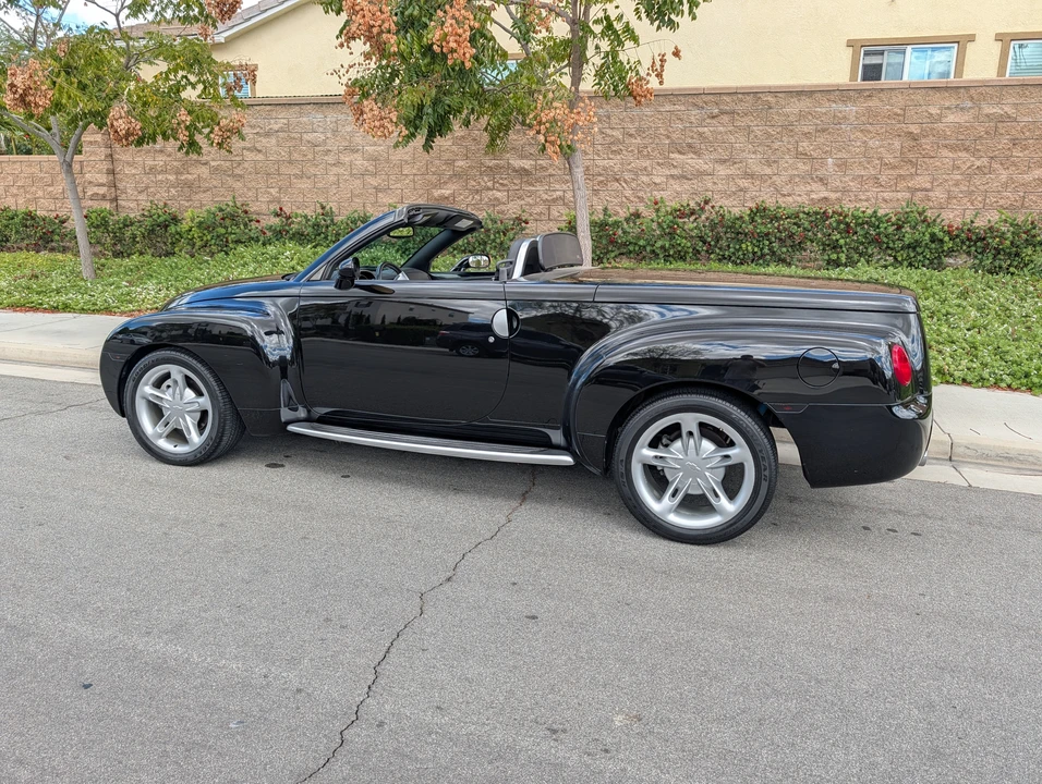 2004 Chevrolet SSR - Image 10 of 31