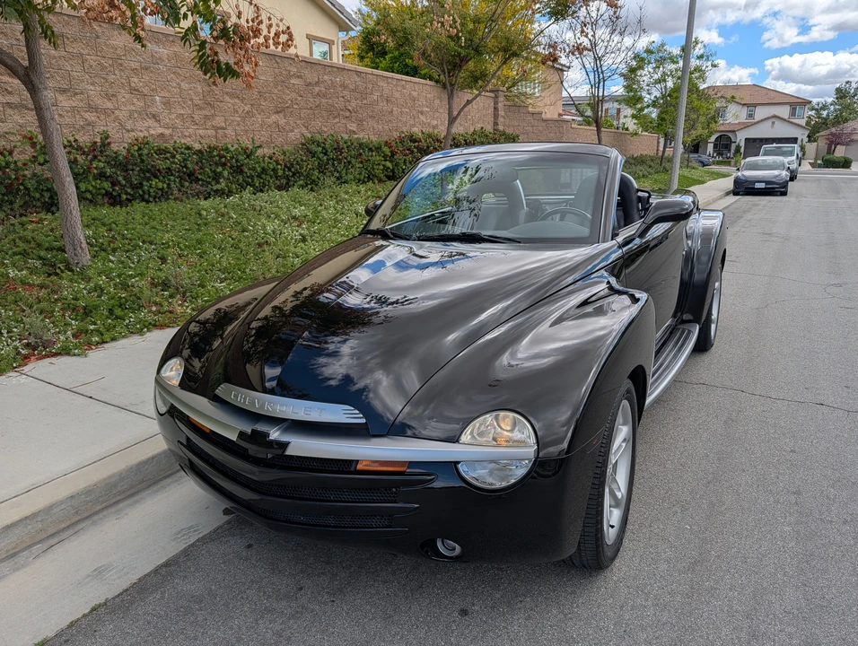 2004 Chevrolet SSR - Image 3 of 31