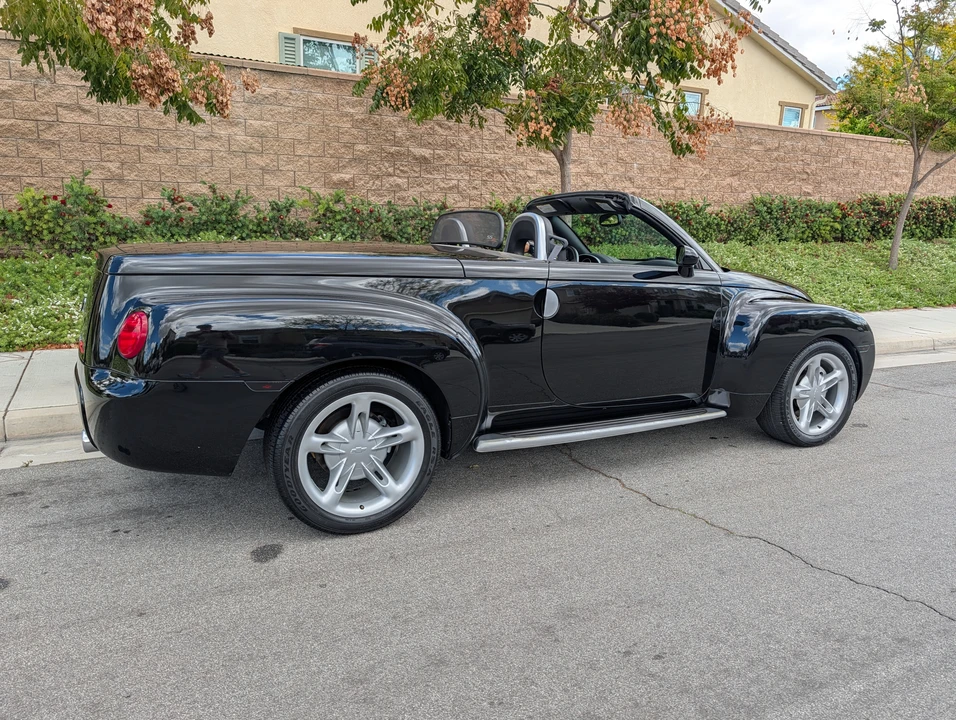 2004 Chevrolet SSR - Image 28 of 31