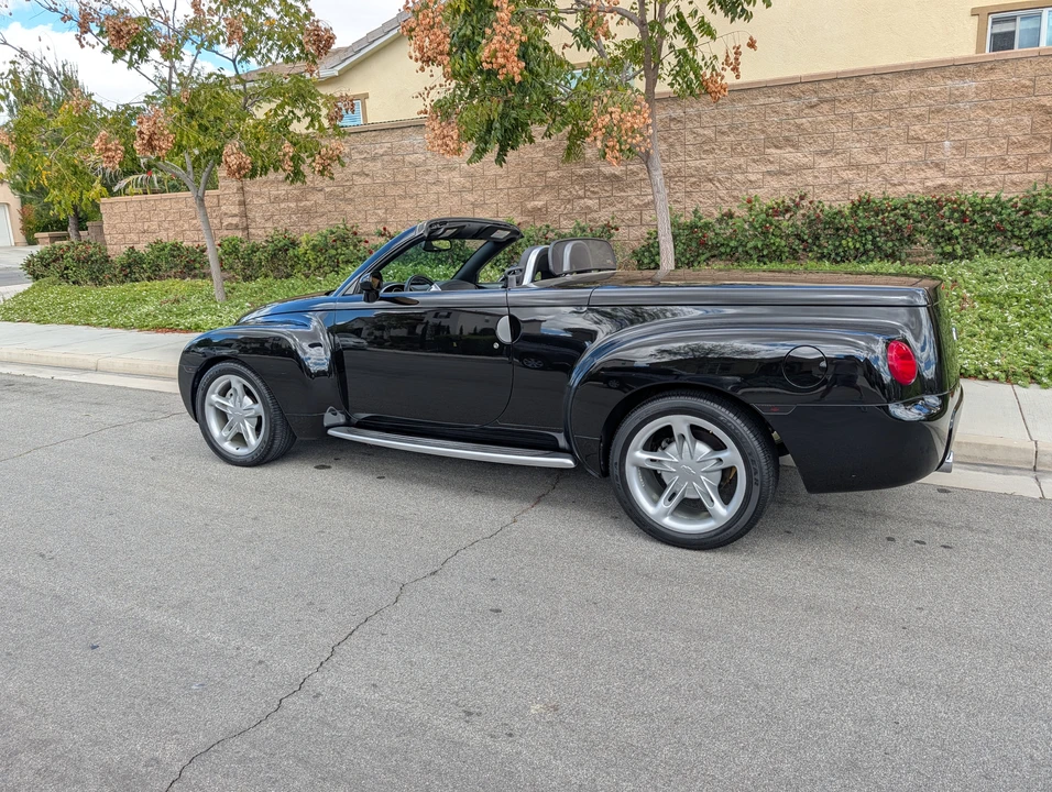 2004 Chevrolet SSR - Image 11 of 31