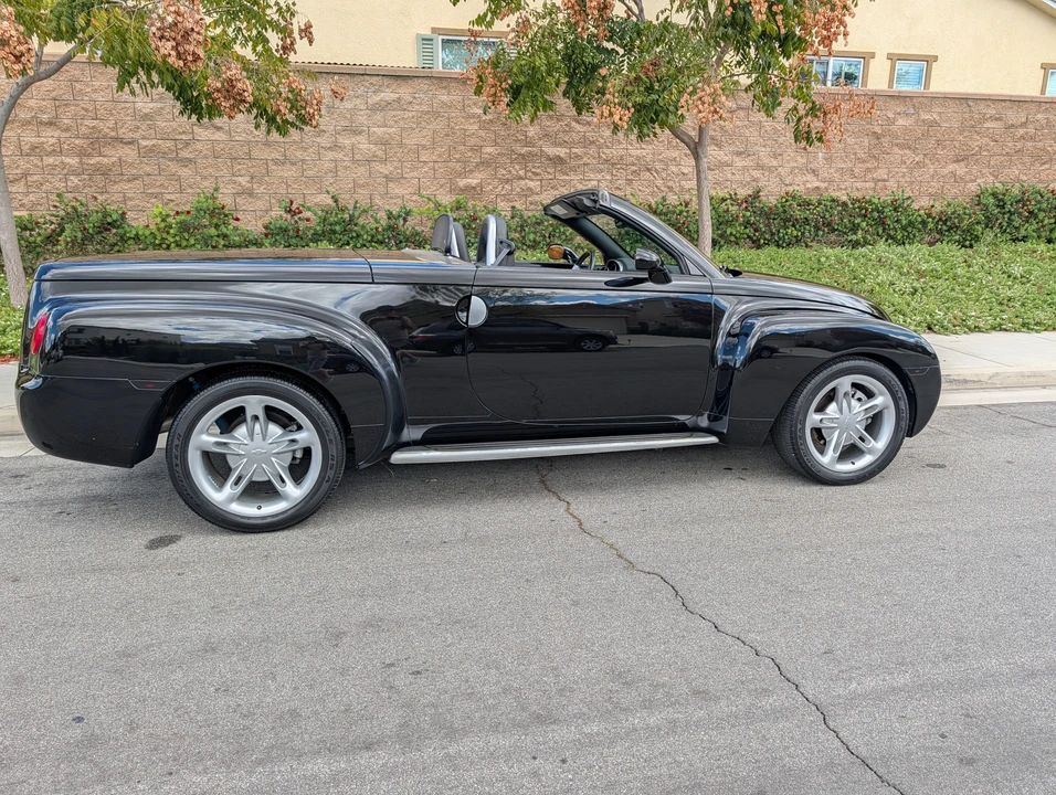 2004 Chevrolet SSR - Image 30 of 31