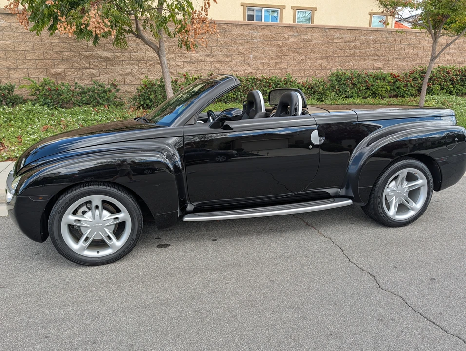 2004 Chevrolet SSR - Image 7 of 31