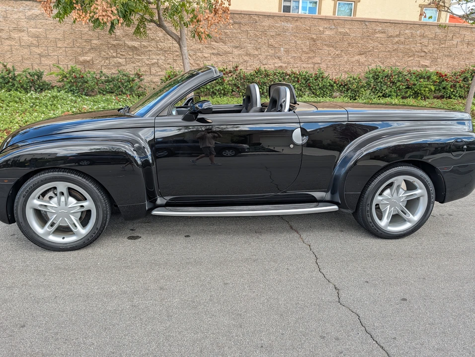 2004 Chevrolet SSR - Image 8 of 31