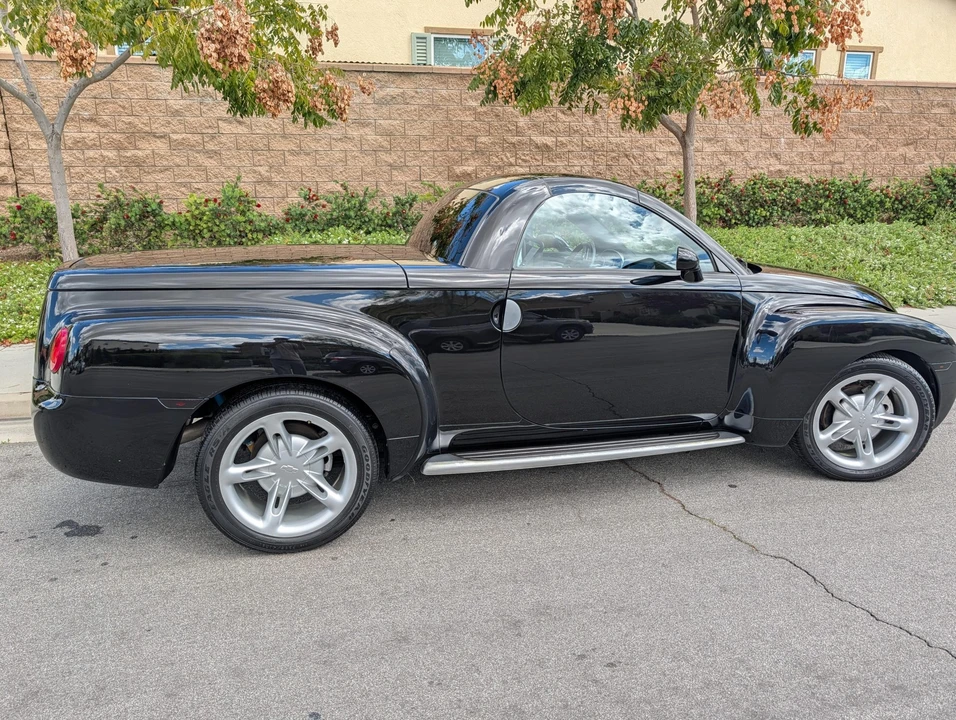 2004 Chevrolet SSR - Image 30 of 31