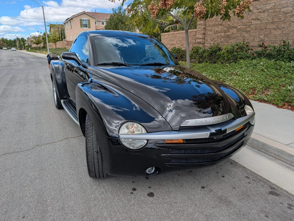 2004 Chevrolet SSR - Image 2 of 31