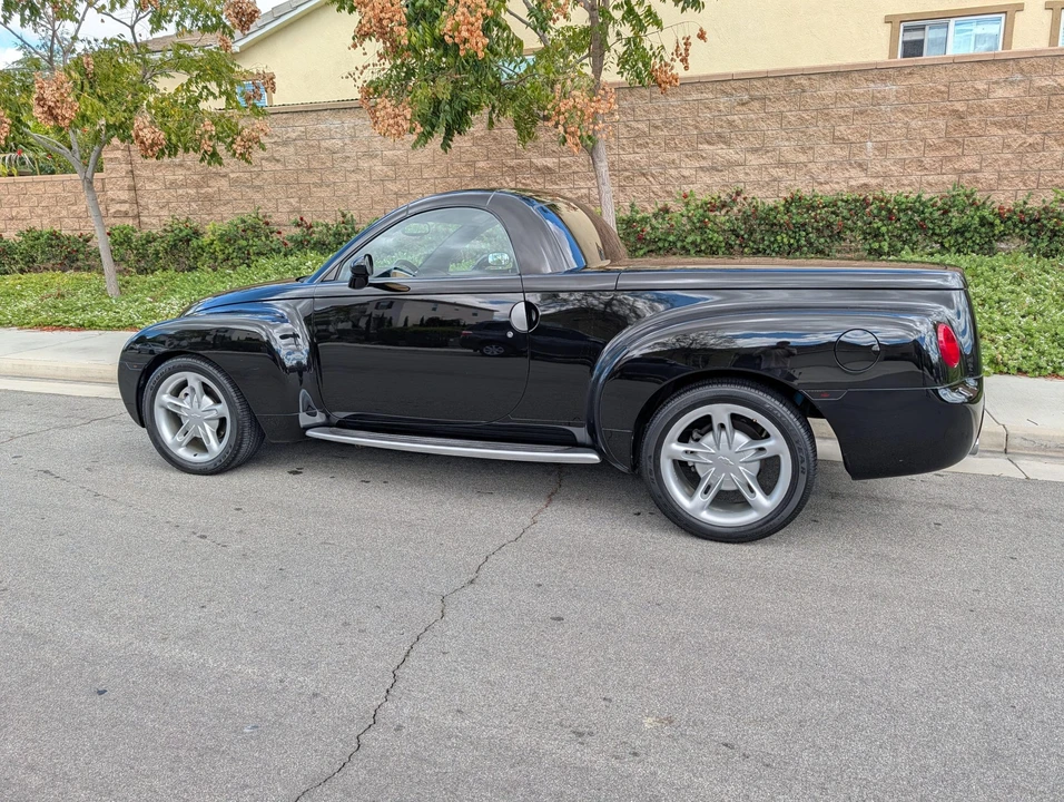 2004 Chevrolet SSR - Image 11 of 31