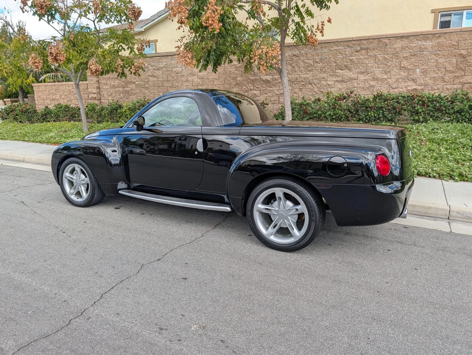 2004 Chevrolet SSR - Image 12 of 31