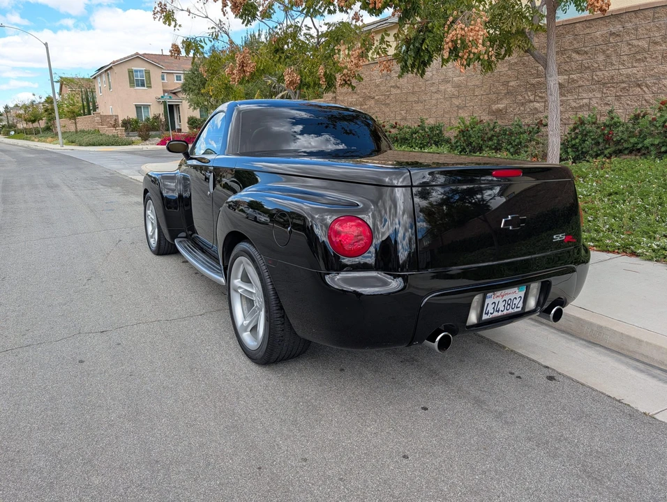 2004 Chevrolet SSR - Image 16 of 31