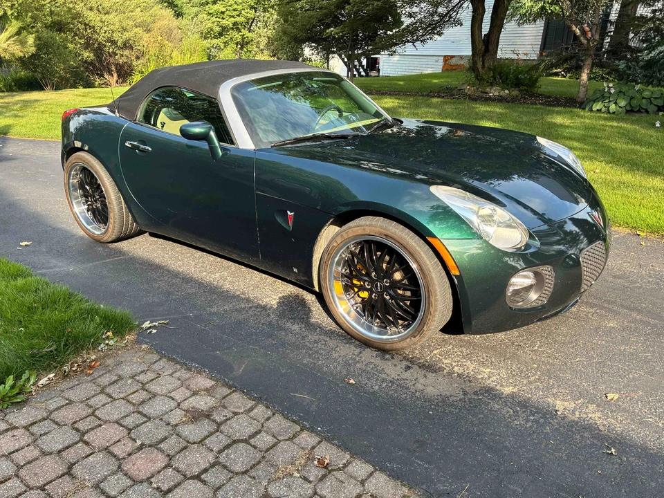 2006 Pontiac Solstice - Image 2 of 31