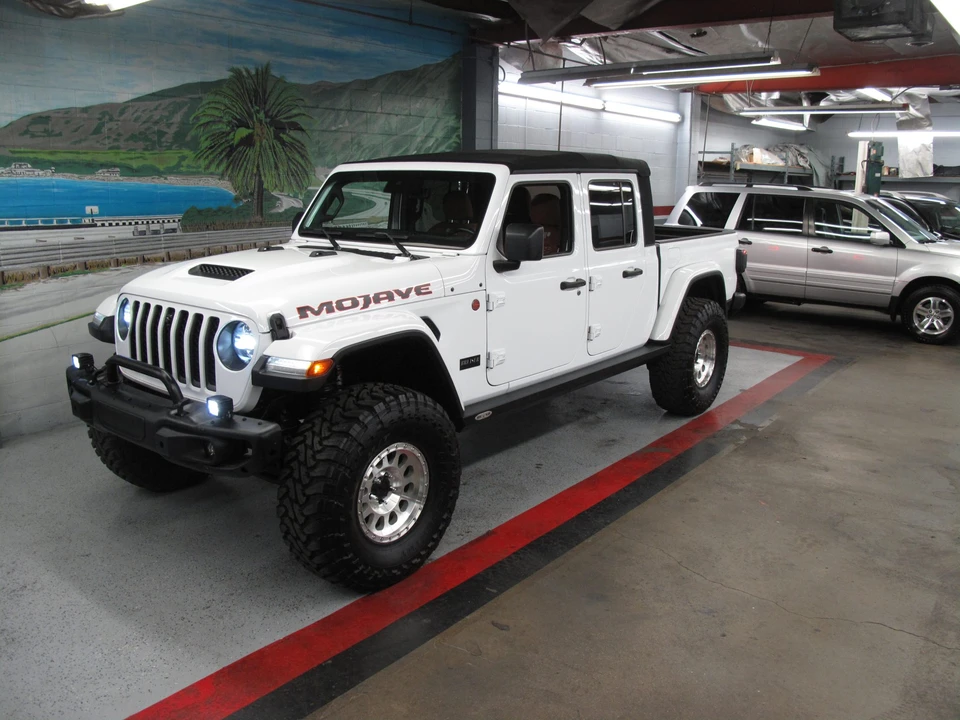 2021 Jeep JT Gladiator - Image 2 of 31