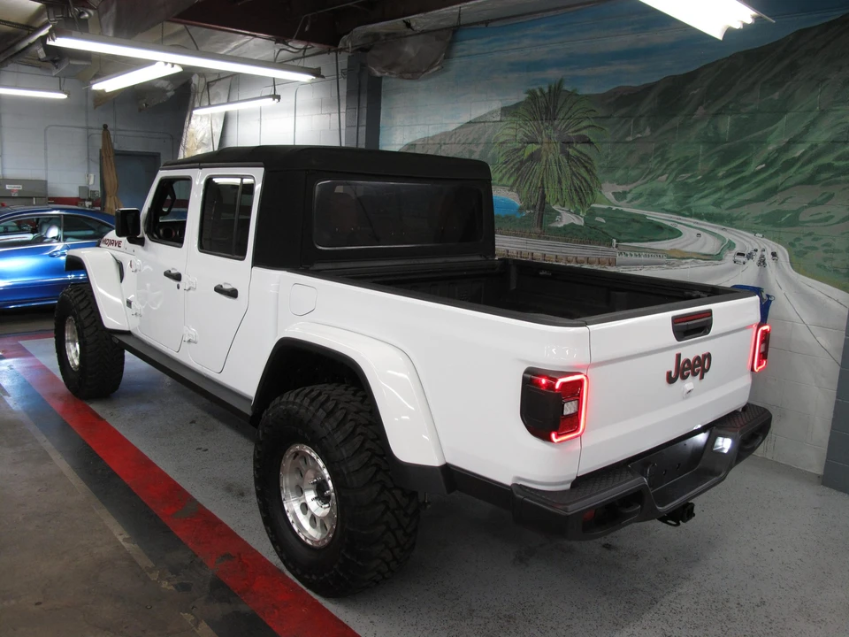 2021 Jeep JT Gladiator - Image 16 of 31