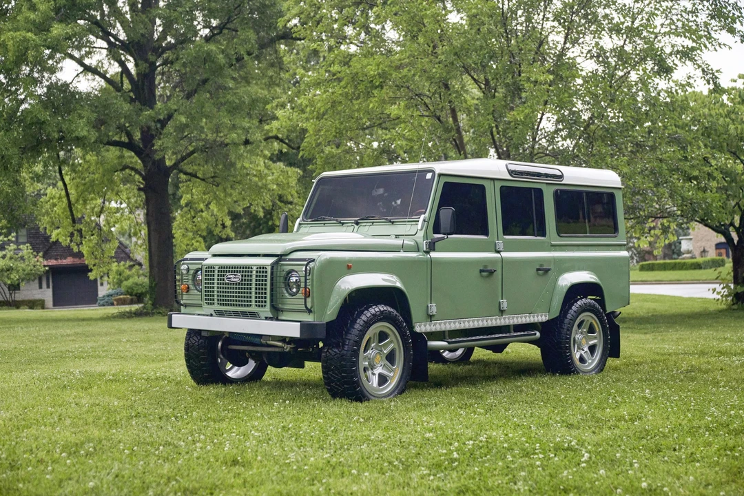 Land Rover Defender 110 - Image 13 of 31