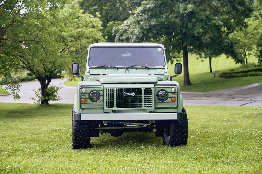 Land Rover Defender 110 - Image 10 of 31
