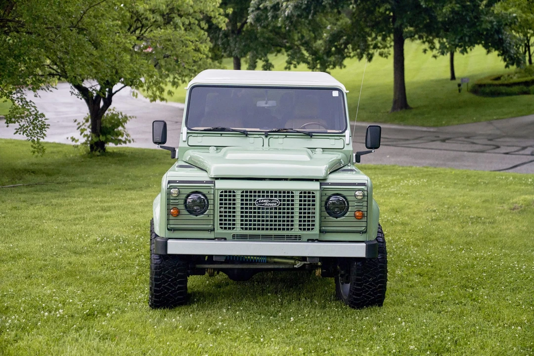 Land Rover Defender 110 - Image 9 of 31