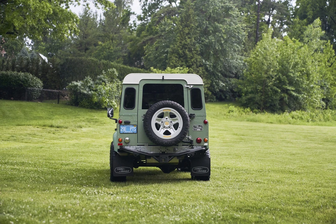 Land Rover Defender 110 - Image 20 of 31