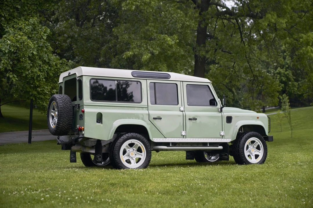 Land Rover Defender 110 - Image 25 of 31