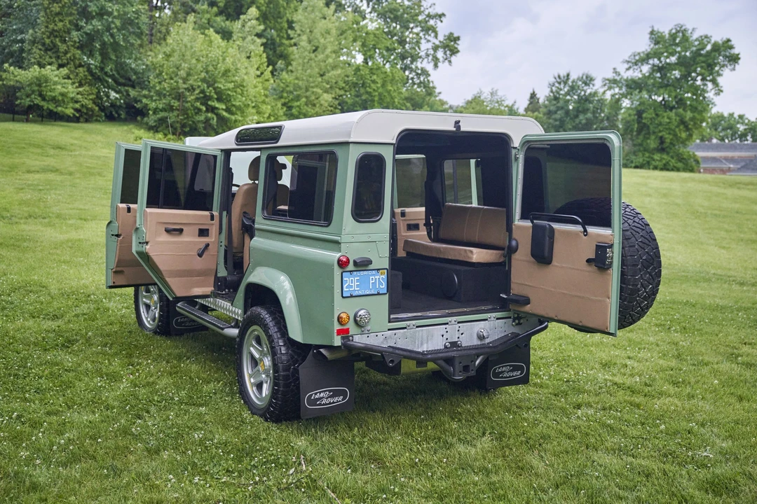 Land Rover Defender 110 - Image 29 of 31