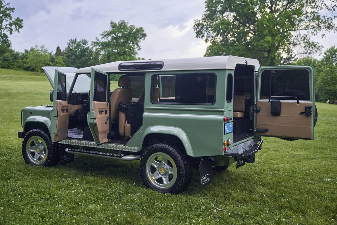 Land Rover Defender 110 - Image 28 of 31