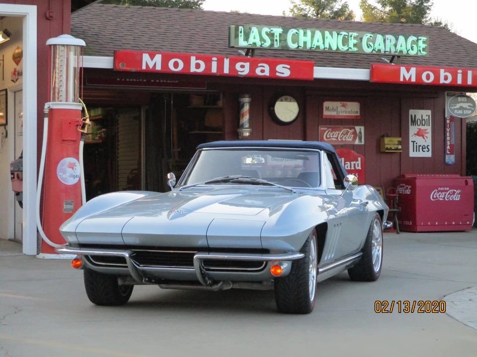 1965 Chevrolet Corvette C2 - Image 2 of 31